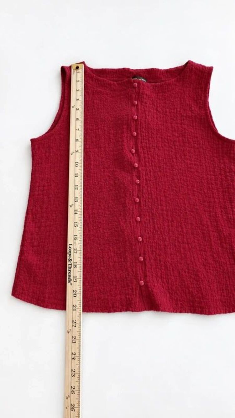 Modern Works Raspberry Red Crinkle Button Front Sleeveless Top Size S - Picture 10 of 10